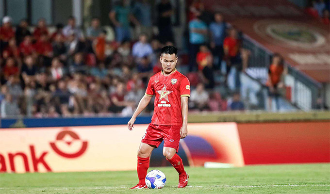 Midfielder Dang Van Tram also broke up with Ha Tinh to join Viettel. 