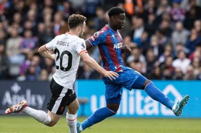 Guehi (right) is the necessary addition to Liverpool's defense