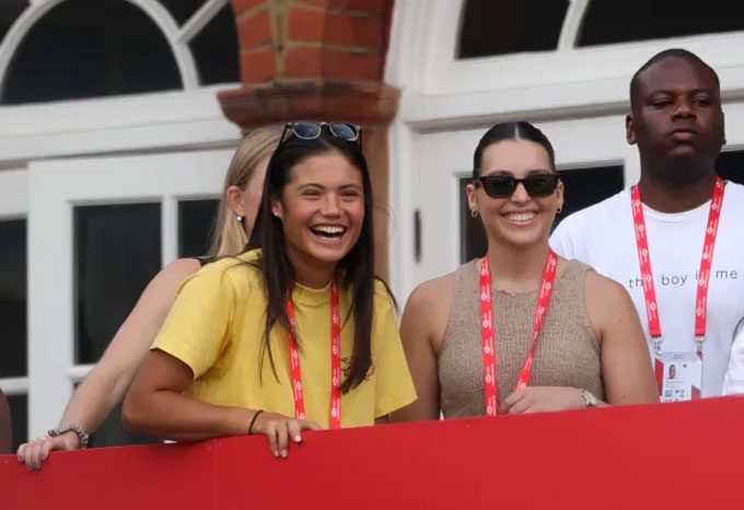 Raducanu came to cheer Alcaraz to play