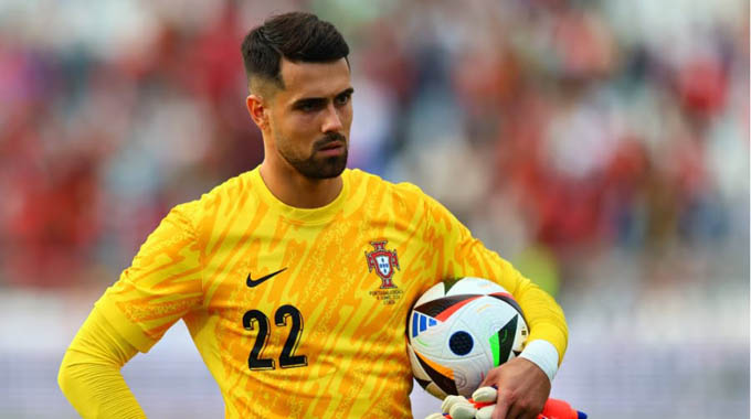 Costa stands out with the ability to play legs, excellent reflexes and calmness in penalty situations.