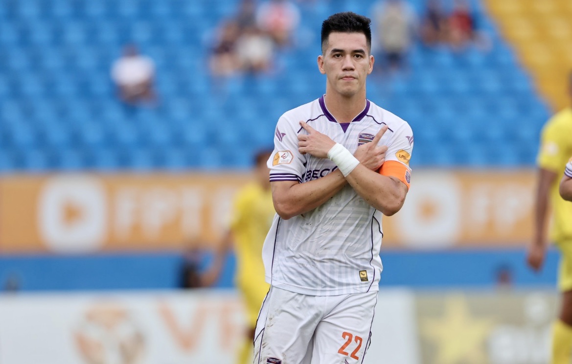 Tien Linh left open the possibility of continuing to stick with Binh Duong - Photo: Quoc An 