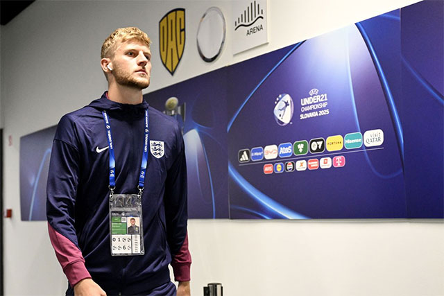 Teddy Sharman-Lowe has moved to Bolton on loan