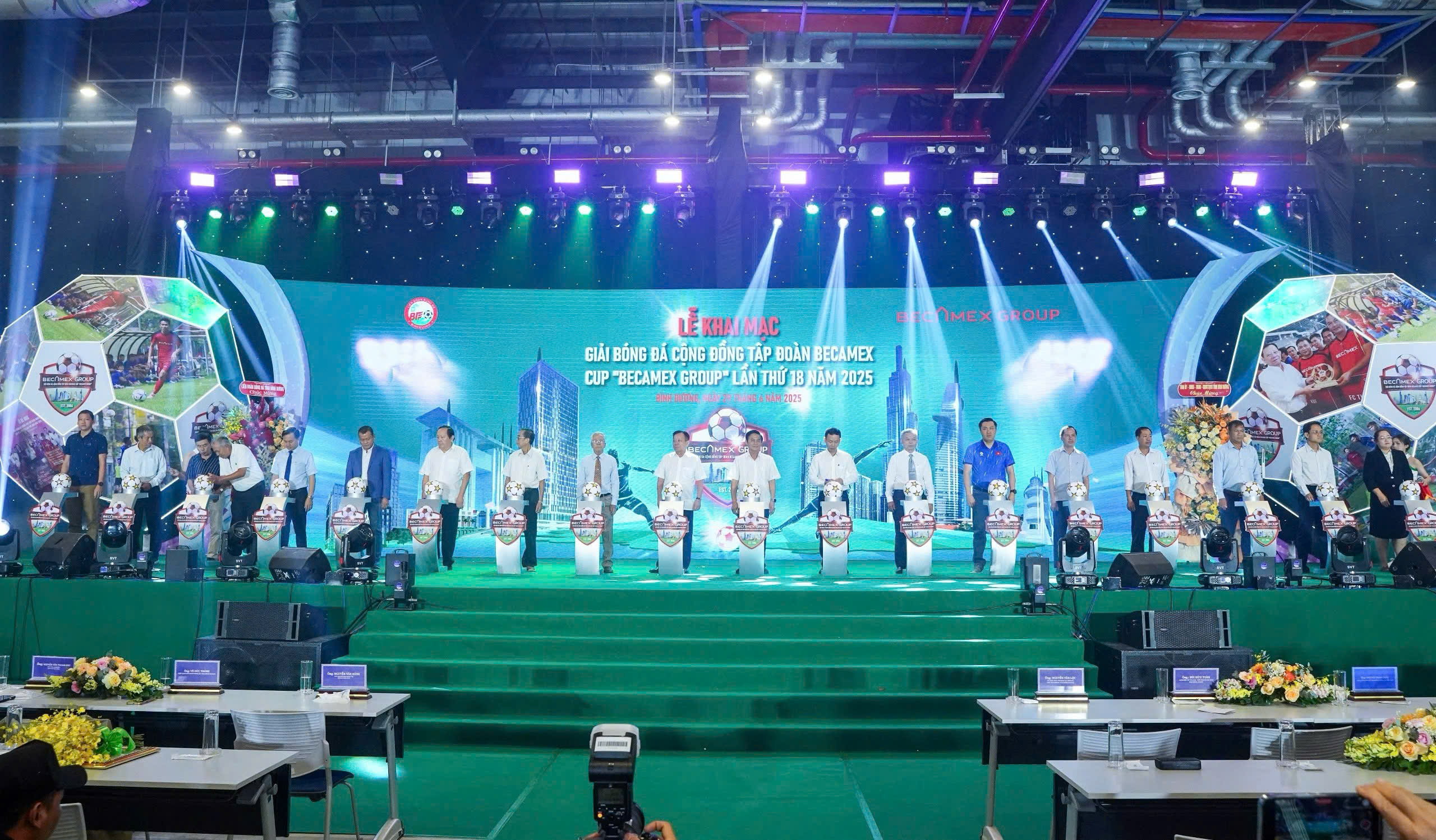 Delegates of the provincial leaders, leaders of units and organizers of the BTC prepared to perform the opening ceremony