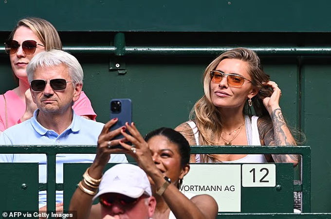 The absence of Sophia in the stands can be the reason why Zverev plays poorly