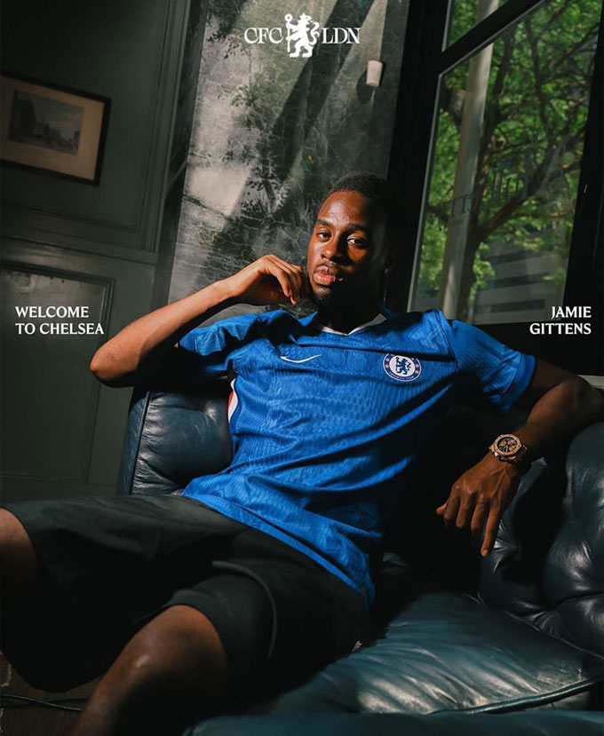 Gittens signed a contract with a term of 7 years with Chelsea