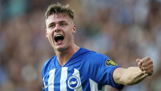 Evan Ferguson on his way to AS Roma