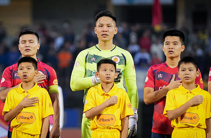 Goalkeeper Do Sy Huy received many suggestions from the V.League clubs - Photo: FBNV 