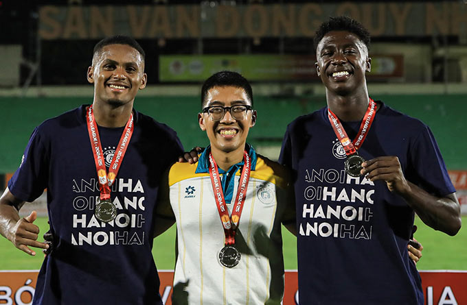 Hanoi Club hold Daniel Passira, farewell to Joao Pedro (right) - Photo: Hanoi FC 
