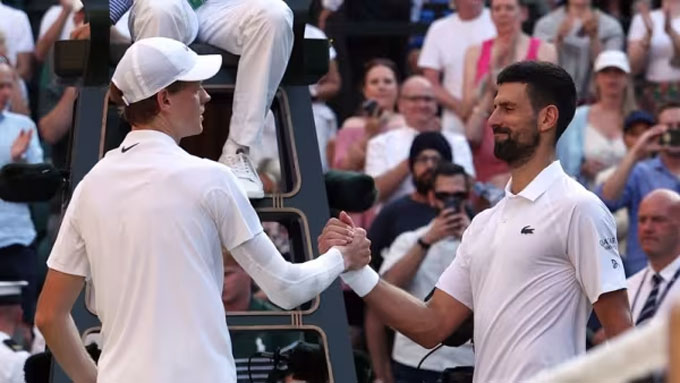 Djokovic (right) has been for the first time since 2017 lost to the White of Ba Set in a Wimbledon semi -final