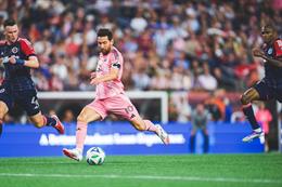 Messi reached 870 goals, became the king finish outside the penalty area
