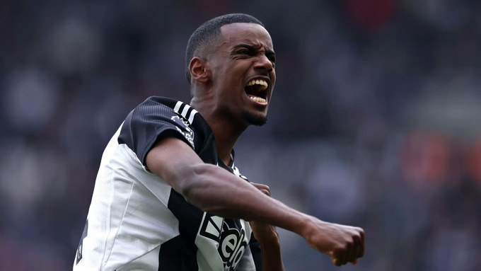 Liverpool is luring Isak with a generous remuneration