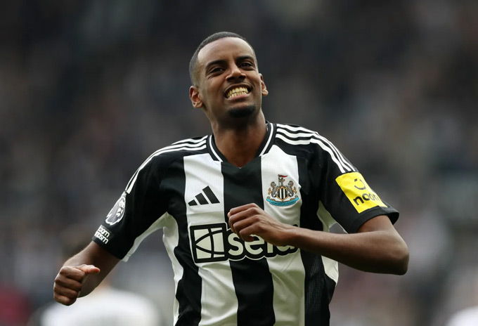 It is difficult for Liverpool to buy Isak this summer