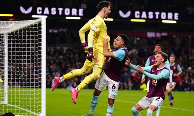 Trafford (yellow shirt) is the hero of Burnley last season