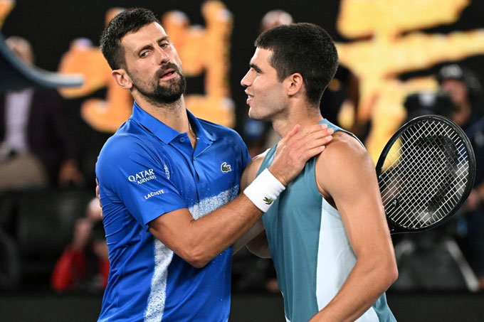 Nole took pictures next to Carlos Alcaraz