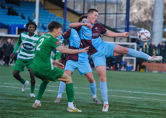 Lee Williams owns a height of nearly 1m90 - Photo: Warrington Town FC