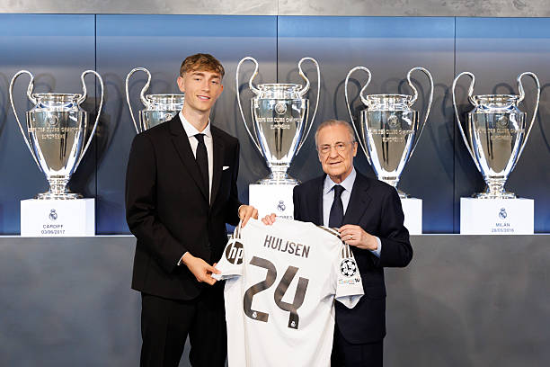 Dean Huijsen (Bournemouth went to Real Madrid - 59.5 million euros): Impressive performance in the Premier League helped the center of the center in 2005 were eye -catching and recruited as soon as the 2024/25 season ended. He is expected to shine at the Bernabeu under the dynasty of new coach Xabi Alonso.
