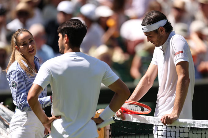 There have been 2 older fans fainting in the semi -final male semi -final between Alcaraz and Fritz