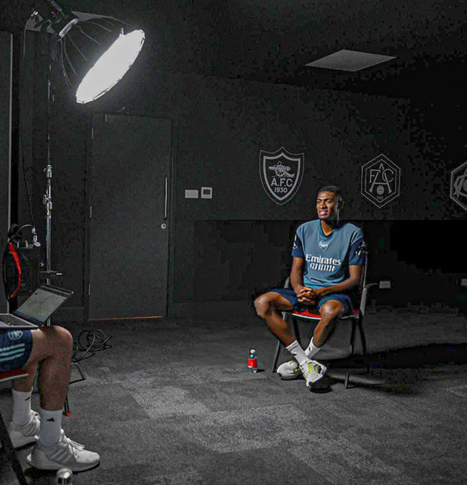 Arsenal's Twitter page accidentally revealed the image of Mosquera wearing Arsenal's shirt