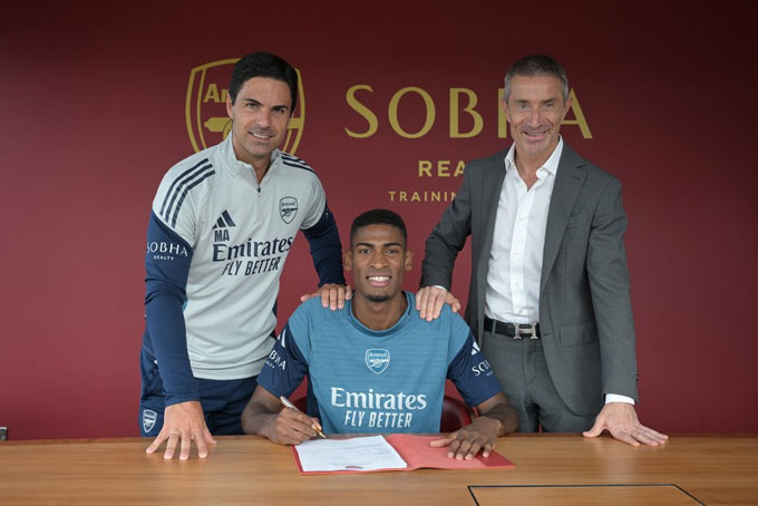 Arsenal officially signed a contract with Mosquera for a period of 5 years