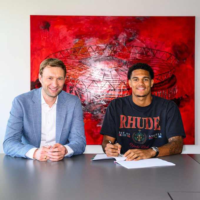 Quansah signed a 5 -year contract with Leverkusen