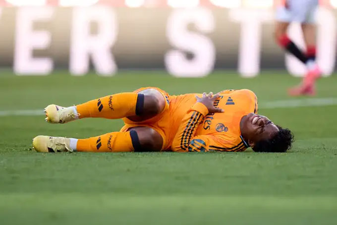 Enrick has an injury and a plan to move to another club on a loan will not be able to do it