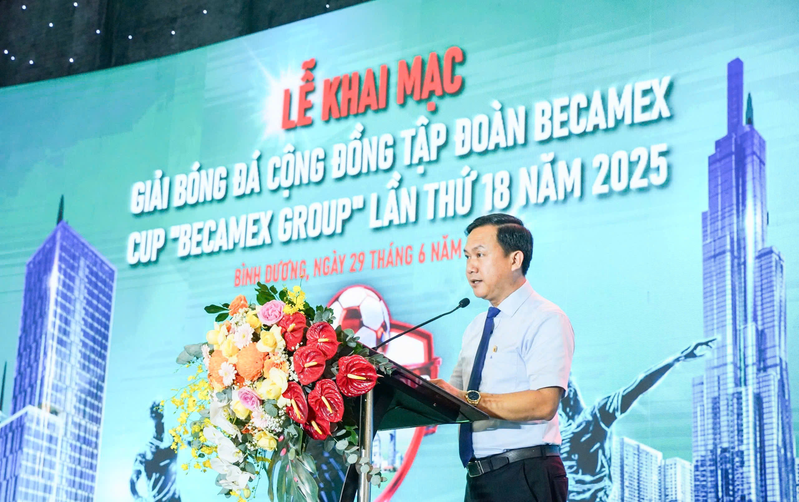 Mr. Bui Huu Toan - Director of the Department of Culture, Sports and Tourism of Binh Duong Province welcomed the tournament