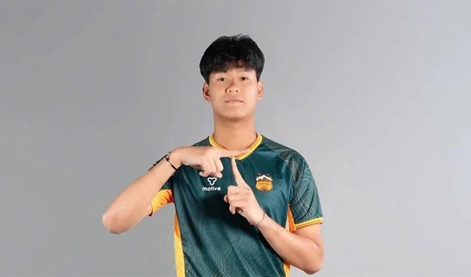 20 -year -old young goalkeeper, 1m98 tall Nguyen Vu Khang joined Ninh Binh this season 