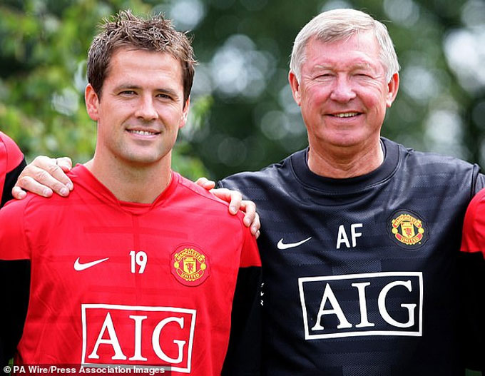 In 2009, Sir Alex signed a contract with Owen in the form of a match for that match
