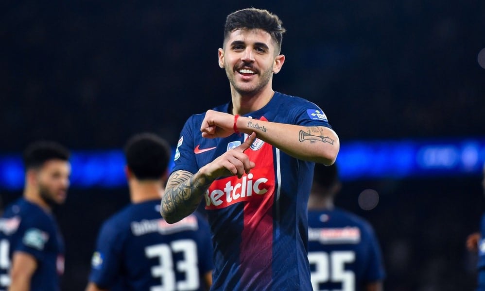 Lucas Beraldo in PSG shirt