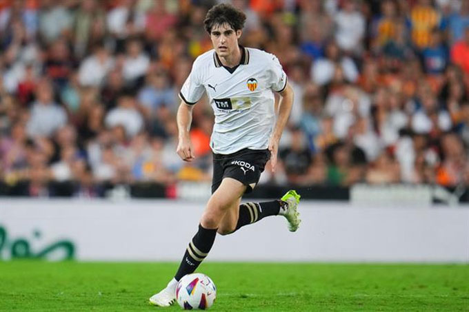 Guerra is a modern Box-to-Box midfielder