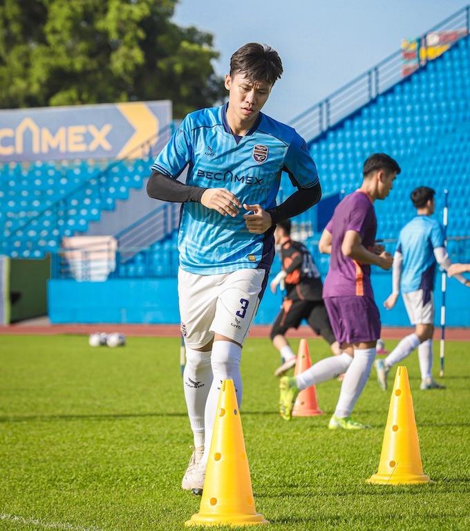 Que Ngoc Hai decided to join Thanh Hoa after breaking up with Binh Duong - Photo: FBNV