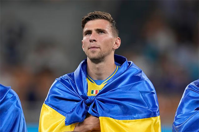 Zabarnyi is the first Ukrainian player to play for PSG