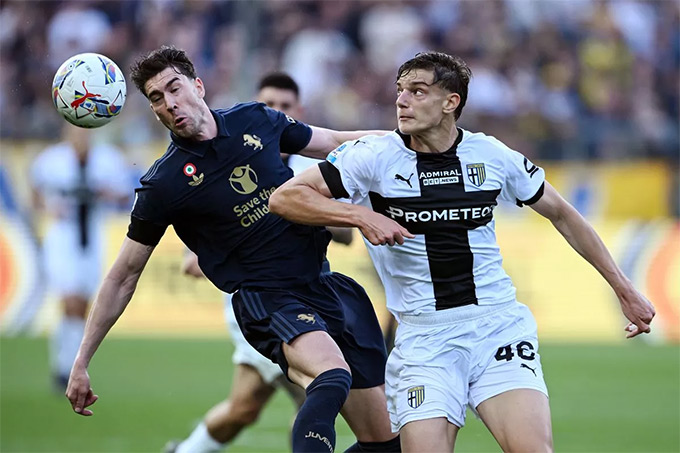 Giovanni Leoni reached personal agreement with the Premier League champion