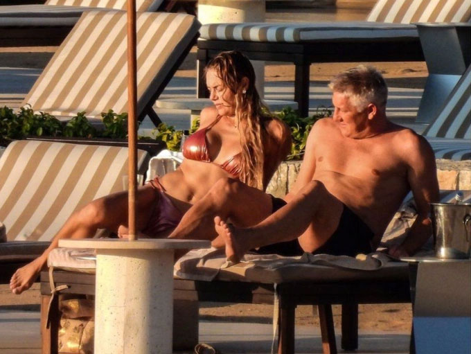 Schweinsteiger quickly showed off a new photo