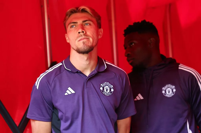 Just sell Hojlund for £ 30 million, MU will have a budget to recruit a new midfielder