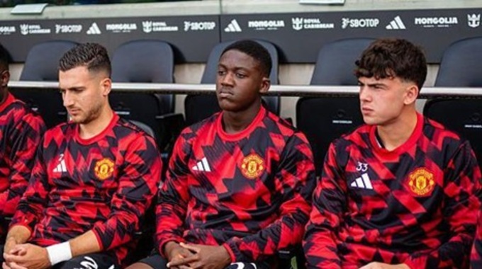 If you stay in MU, Mainoo (middle) will often have to sit on the bench
