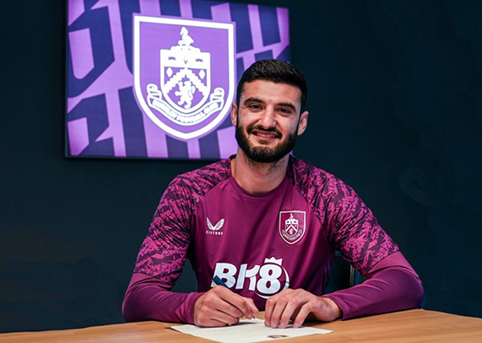 Broja signed a 5 -year contract with Burnley
