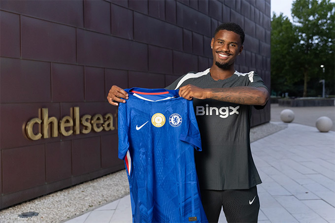 Jorrel Hato launched Chelsea