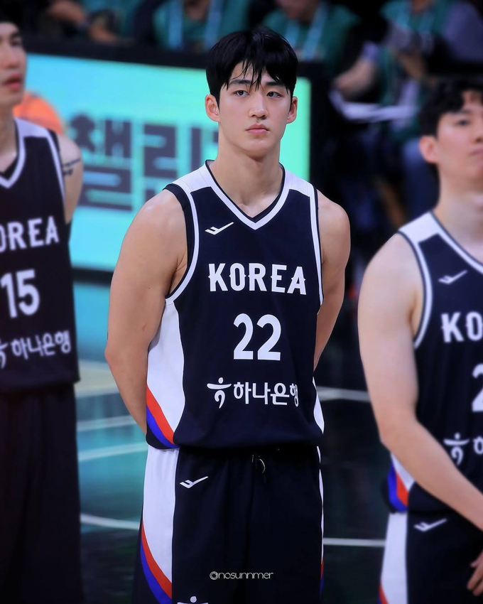 Yeo Jun-seok is an emerging basketball male in Korea