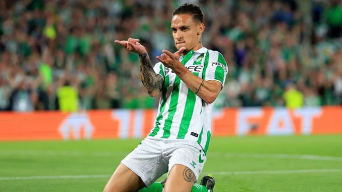 Antony played well when lent at Betis and was interested by many teams