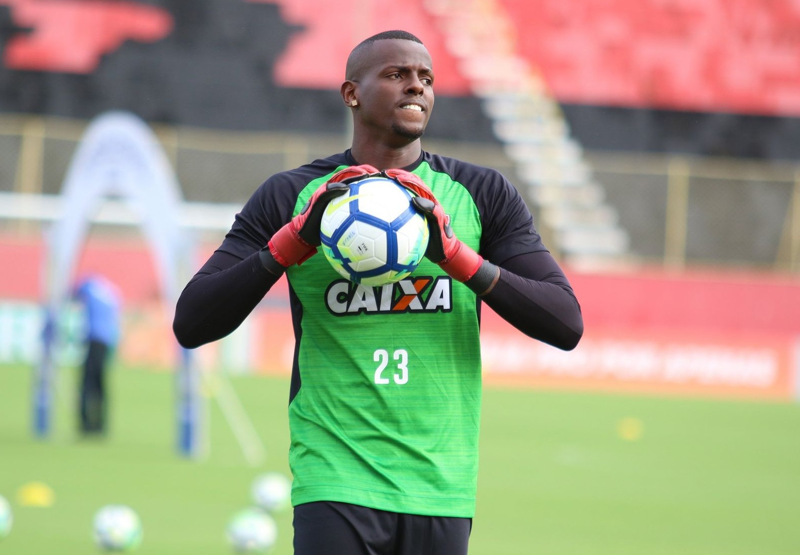 Nam Dinh recruits former U20 Brazilian goalkeeper to compete with Nguyen Manh 1