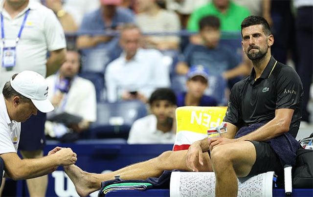 Djokovic is injured and needs a doctor's care