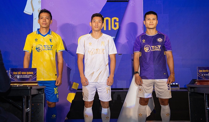 Tuan Hai at the new season's departure ceremony with Hanoi Club on the morning of August 13
