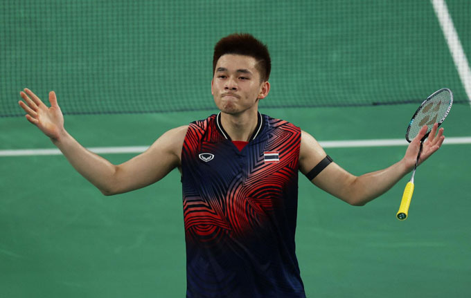 Kunlavut lost the number 1 on the world badminton chart