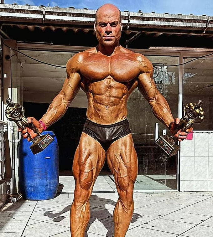 Valter de Vargas Aita is a famous bodybuilding athlete